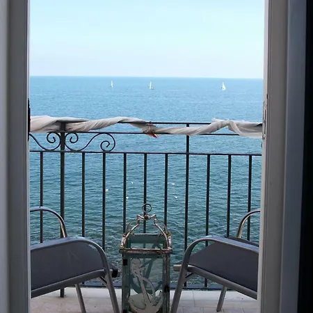 Casa Adriana Fronte Mare Apartamento *